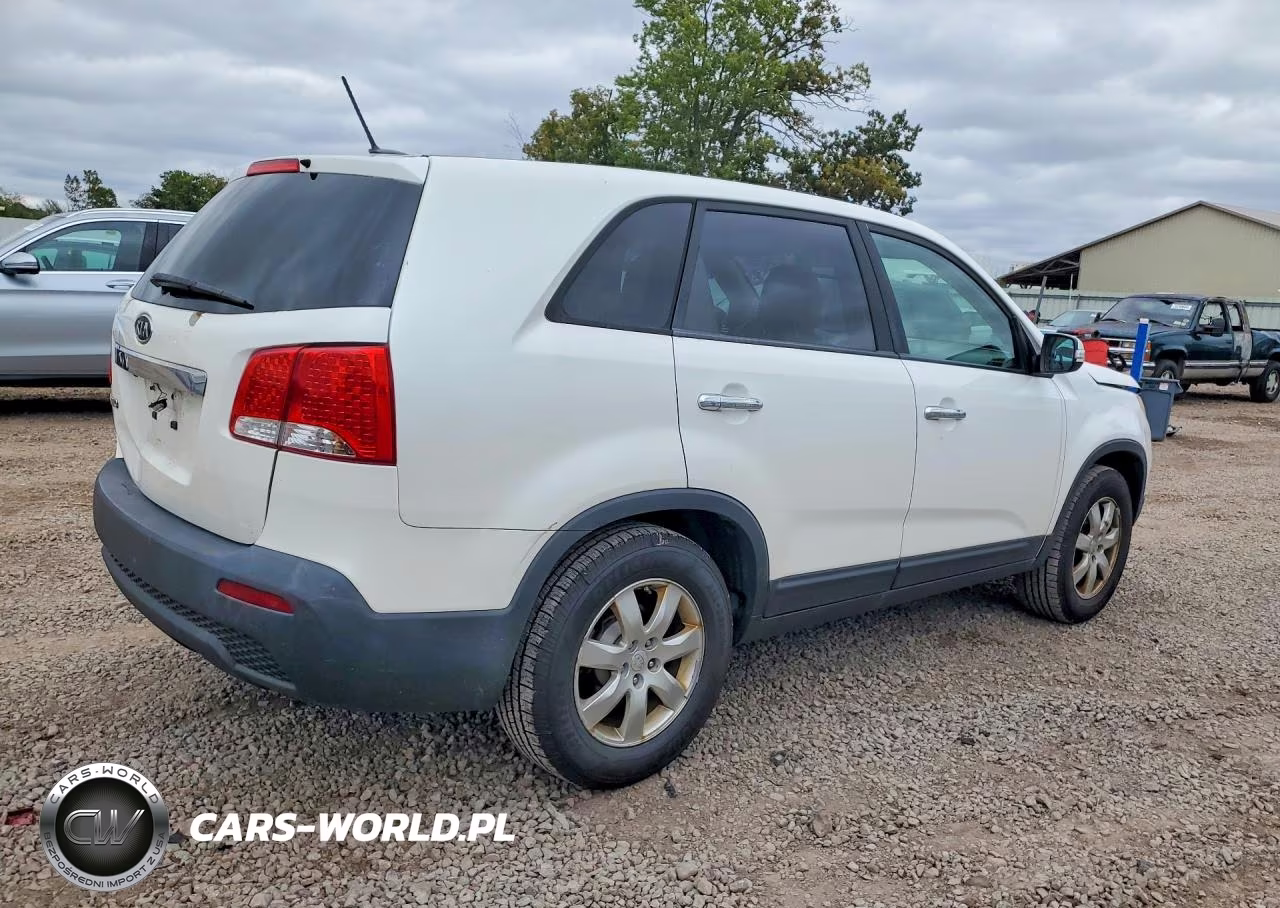 2011 Kia Sorento Lx VIN:5XYKT3A15BG005135 - 3