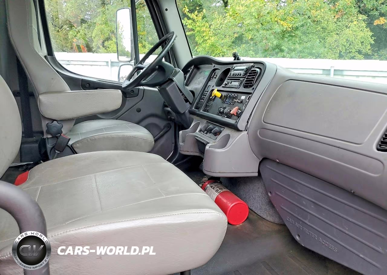 2016 Freightliner Business Class M2 Refrigerated Box Truck VIN:1FVHCYCY3GHHJ3584 - 8