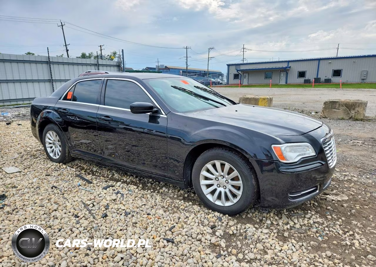 2014 Chrysler 300 VIN:2C3CCAAG4EH217760 - 4