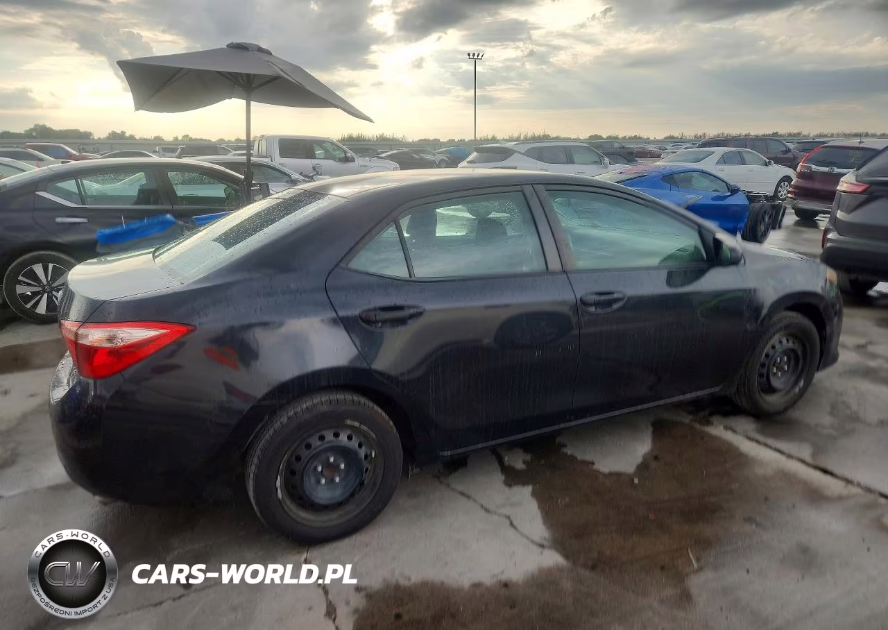 2018 Toyota Corolla Le VIN:5YFBURHEXJP756217 - 3