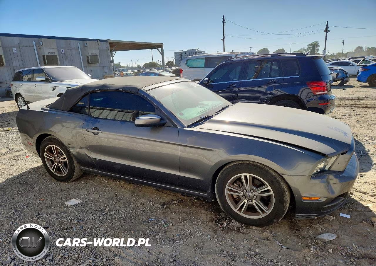 2013 Ford Mustang VIN:1ZVBP8EM6D5233739 - 4