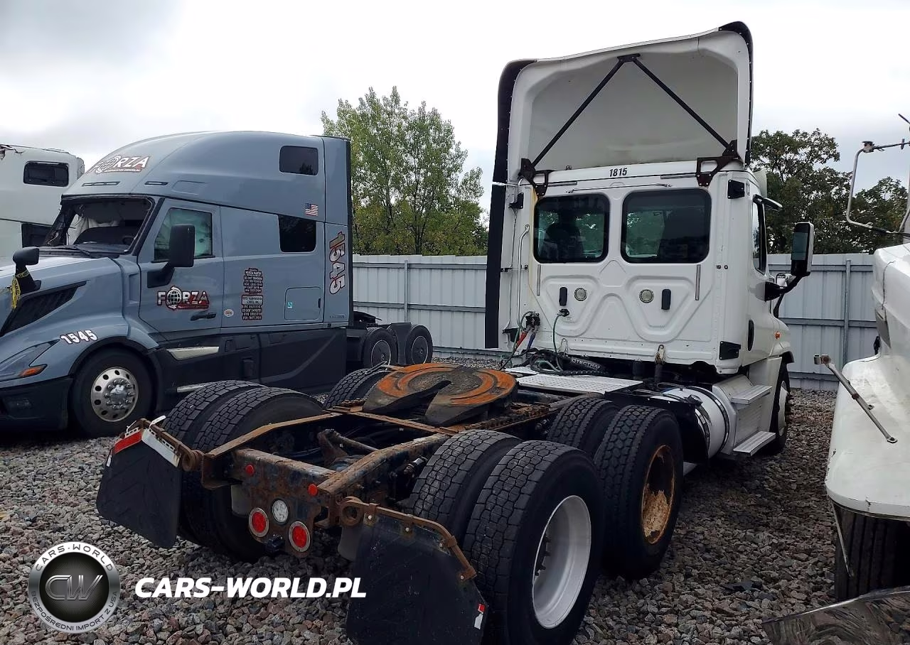 2018 Freightliner Cascadia 1 - Semi Truck VIN:3AKJGEDR1JSJS3129 - 3