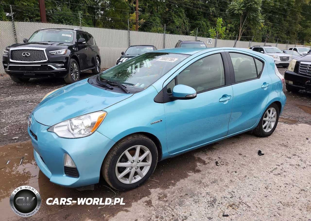2013 Toyota Prius C Three – zdjęcie 1 z 12