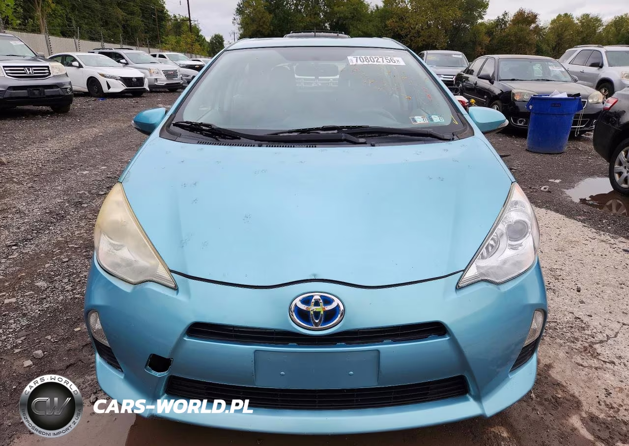 2013 Toyota Prius C Three VIN:JTDKDTB37D1035494 - 5
