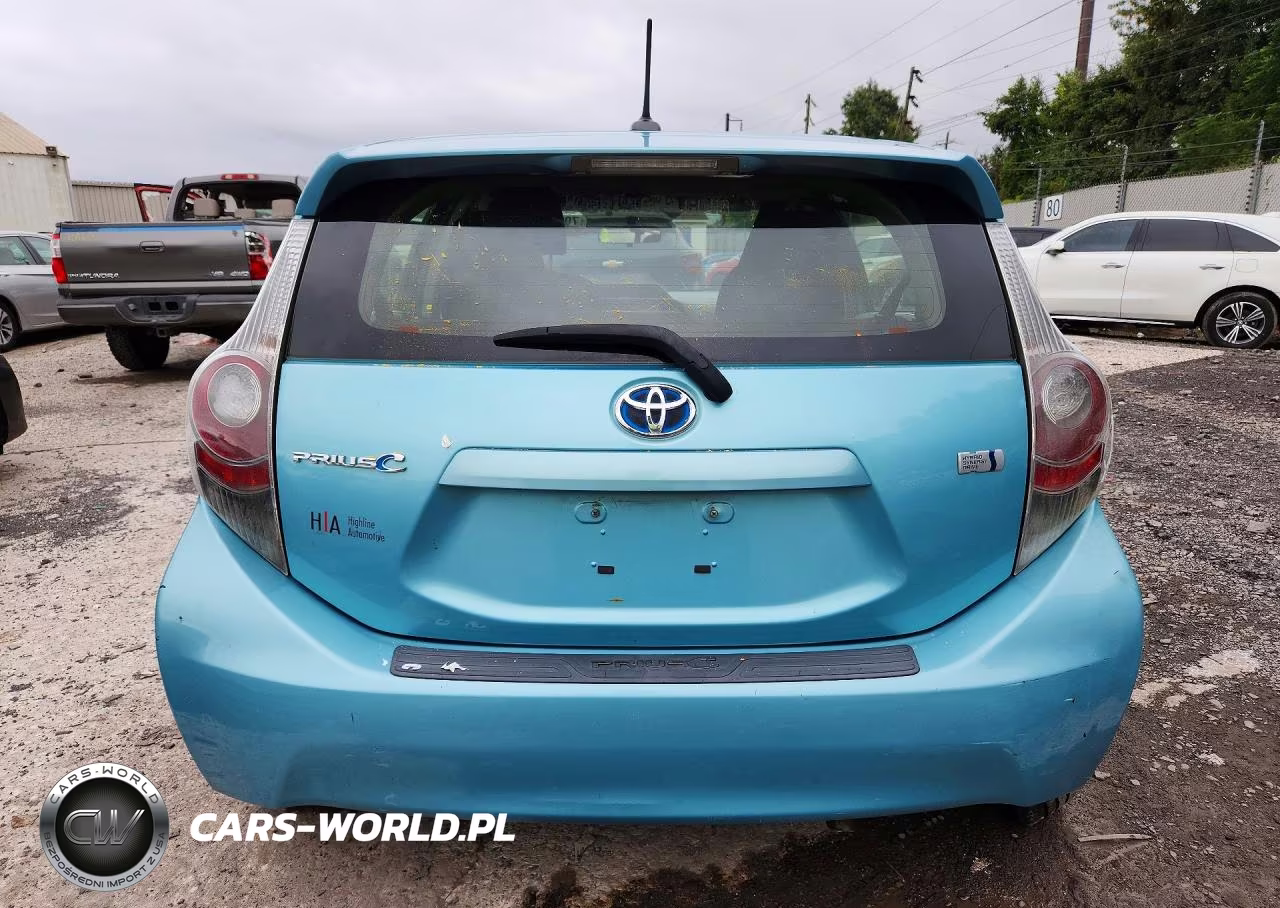 2013 Toyota Prius C Three VIN:JTDKDTB37D1035494 - 6