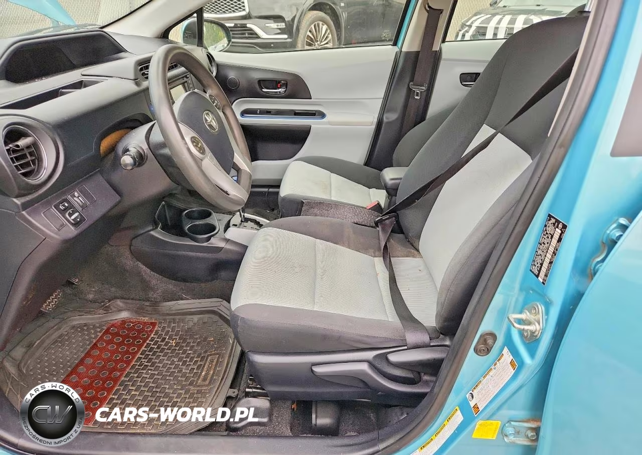 2013 Toyota Prius C Three VIN:JTDKDTB37D1035494 - 7