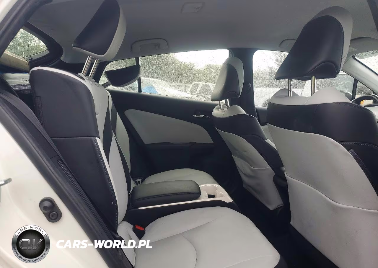 2018 Toyota Prius Prime Premium VIN:JTDKARFP9J3101990 - 10
