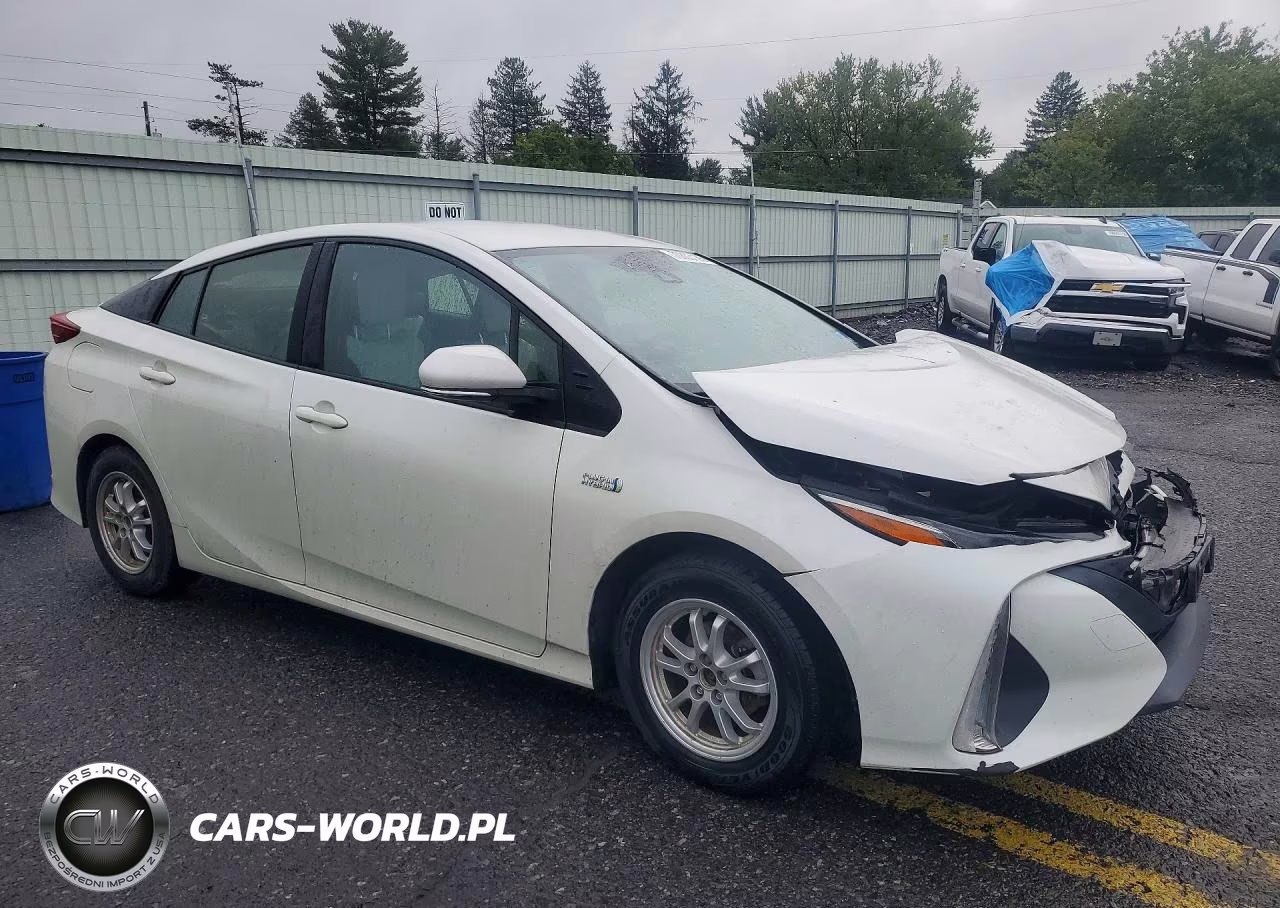 2018 Toyota Prius Prime Premium VIN:JTDKARFP9J3101990 - 4