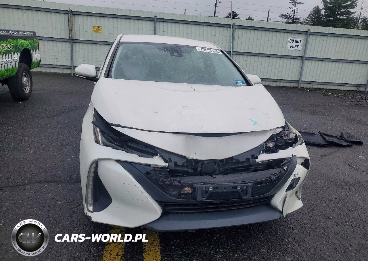 2018 Toyota Prius Prime Premium VIN:JTDKARFP9J3101990 - 5