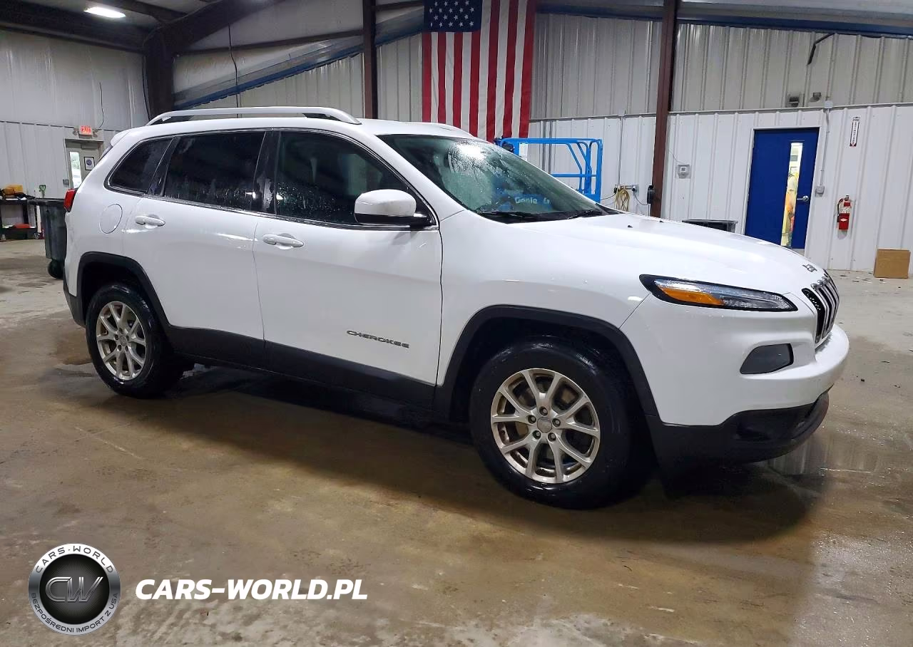 2015 Jeep Cherokee Latitude VIN:1C4PJMCS4FW725722 - 4