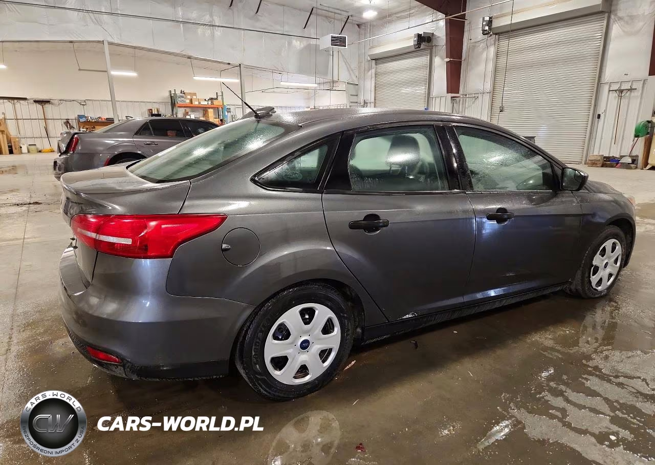 2017 Ford Focus S VIN:1FADP3E2XHL271009 - 3