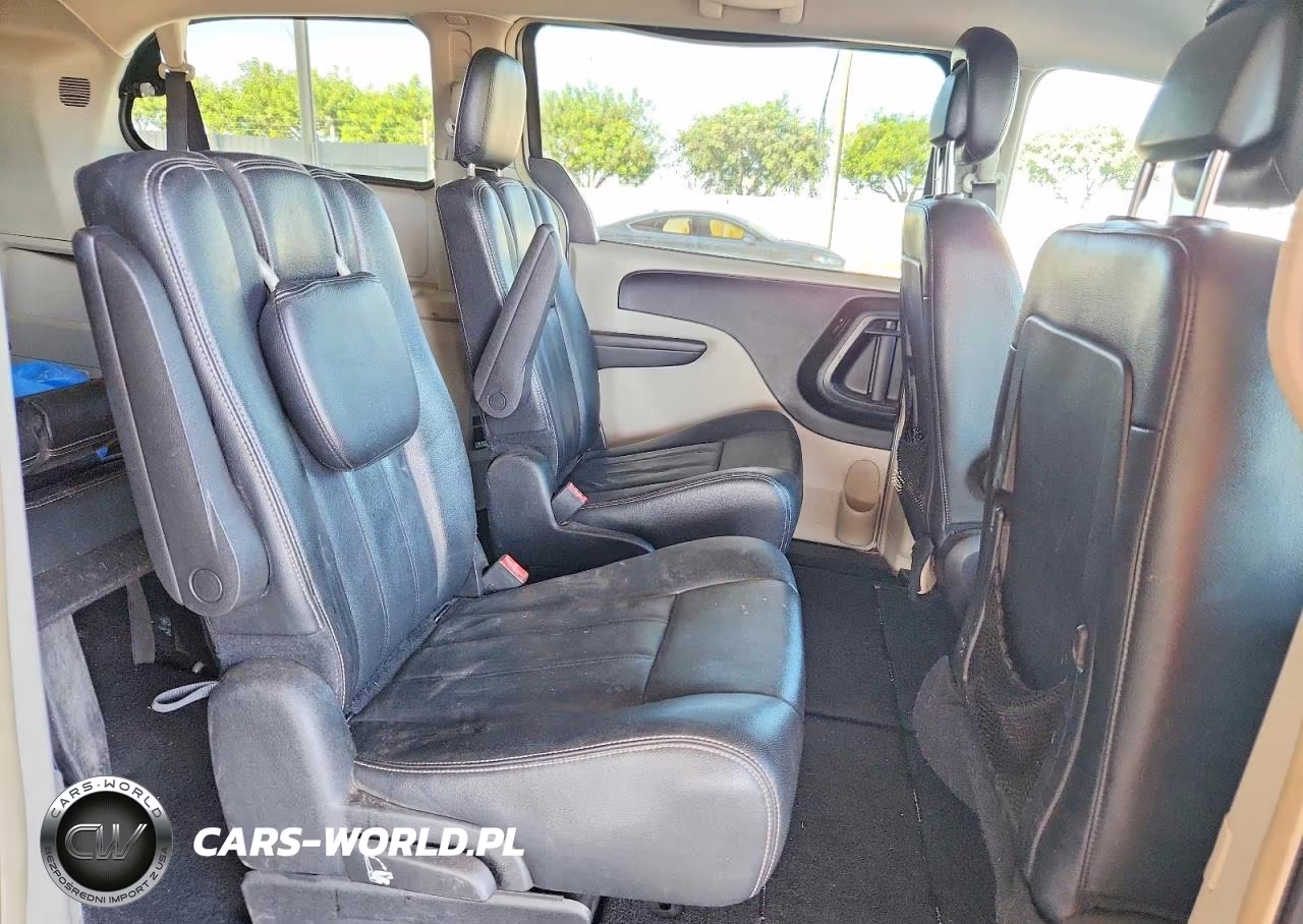 2016 Chrysler Town & Country Touring VIN:2C4RC1BGXGR231485 - 10