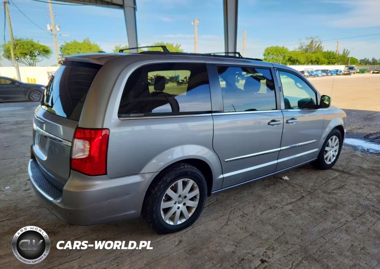 2016 Chrysler Town & Country Touring VIN:2C4RC1BGXGR231485 - 3
