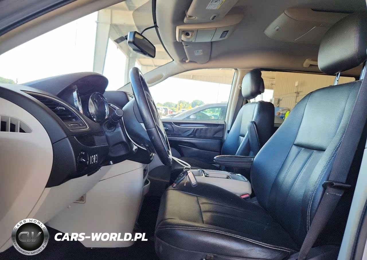 2016 Chrysler Town & Country Touring VIN:2C4RC1BGXGR231485 - 7