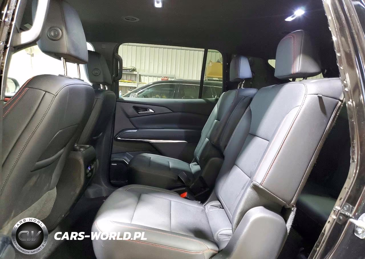 2025 Chevrolet Traverse Z71 VIN:1GNEVJRS4SJ135665 - 11