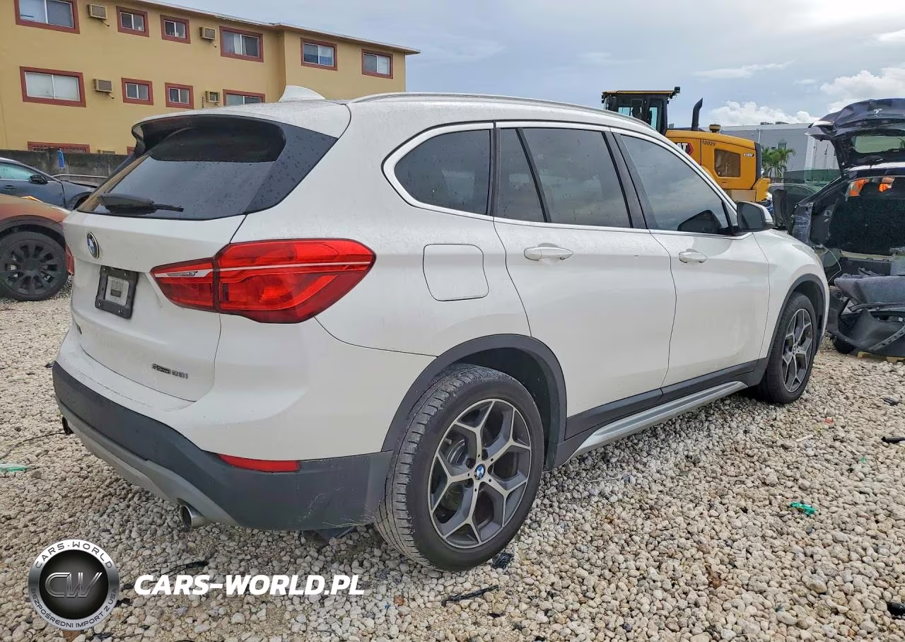 2018 BMW X1 Sdrive28I VIN:WBXHU7C31J5L09537 - 3