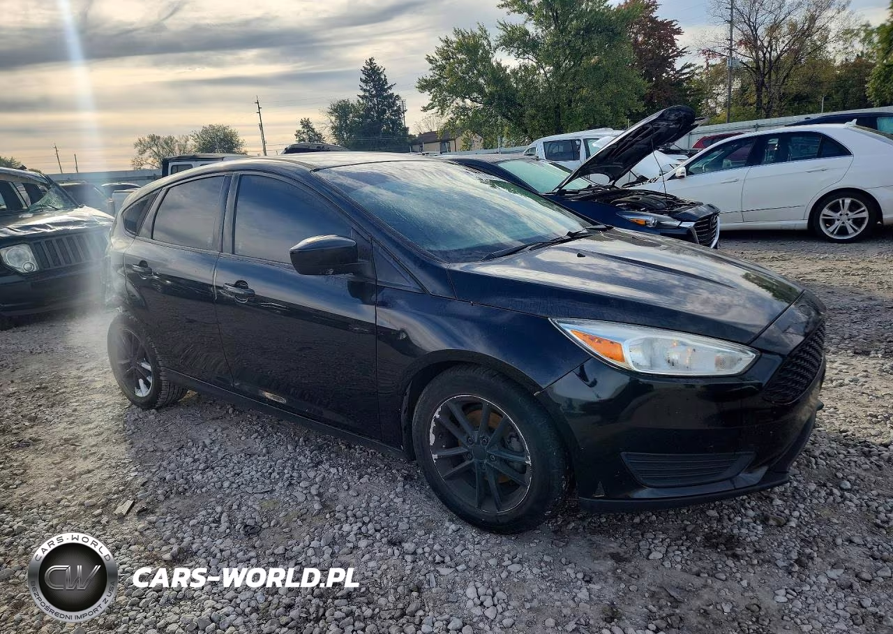 2018 Ford Focus Se VIN:1FADP3K28JL294878 - 4