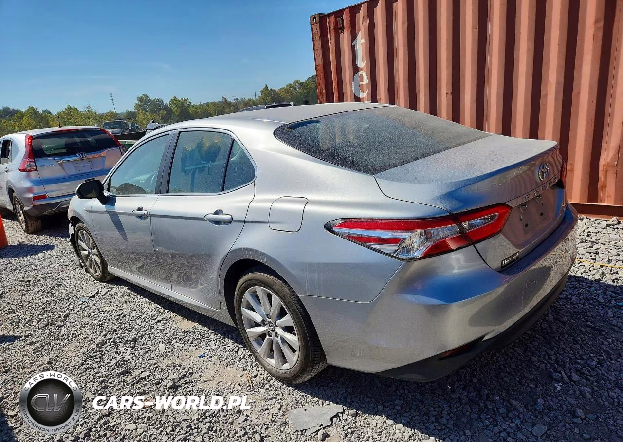 2018 Toyota Camry Le VIN:4T1B11HK6JU645808 - 2