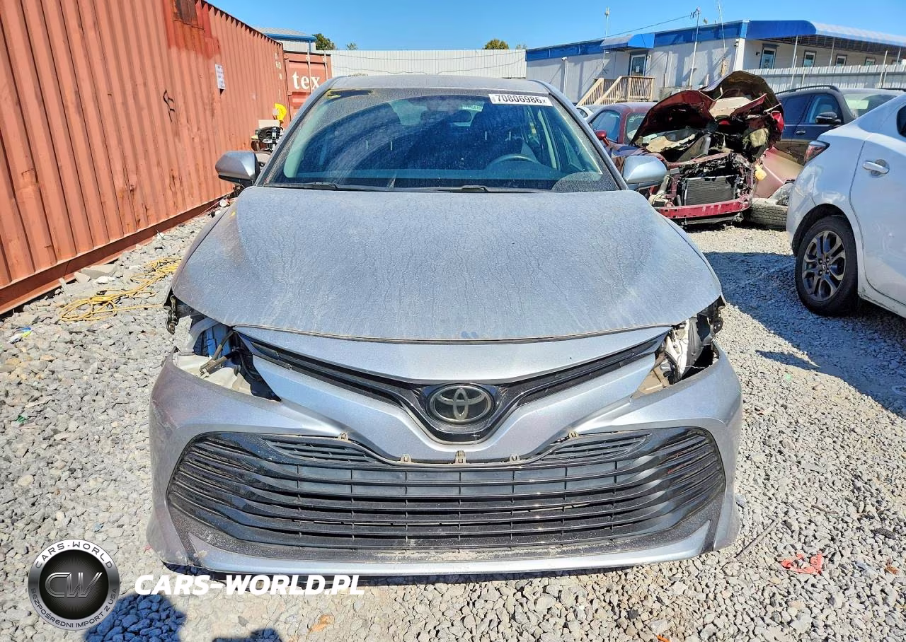 2018 Toyota Camry Le VIN:4T1B11HK6JU645808 - 5