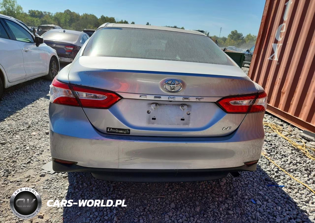 2018 Toyota Camry Le VIN:4T1B11HK6JU645808 - 6