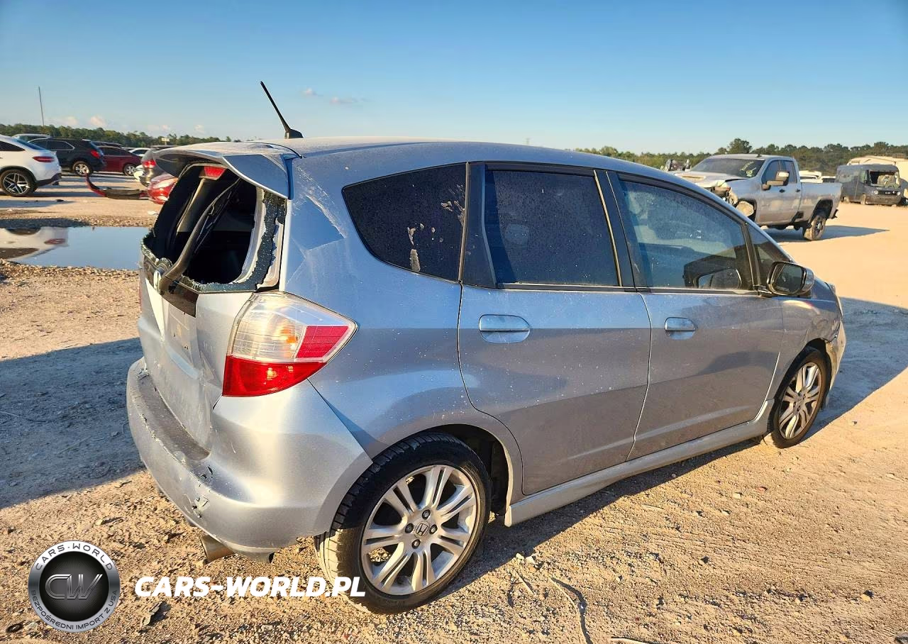 2011 Honda Fit Sport VIN:JHMGE8H55BC024499 - 3