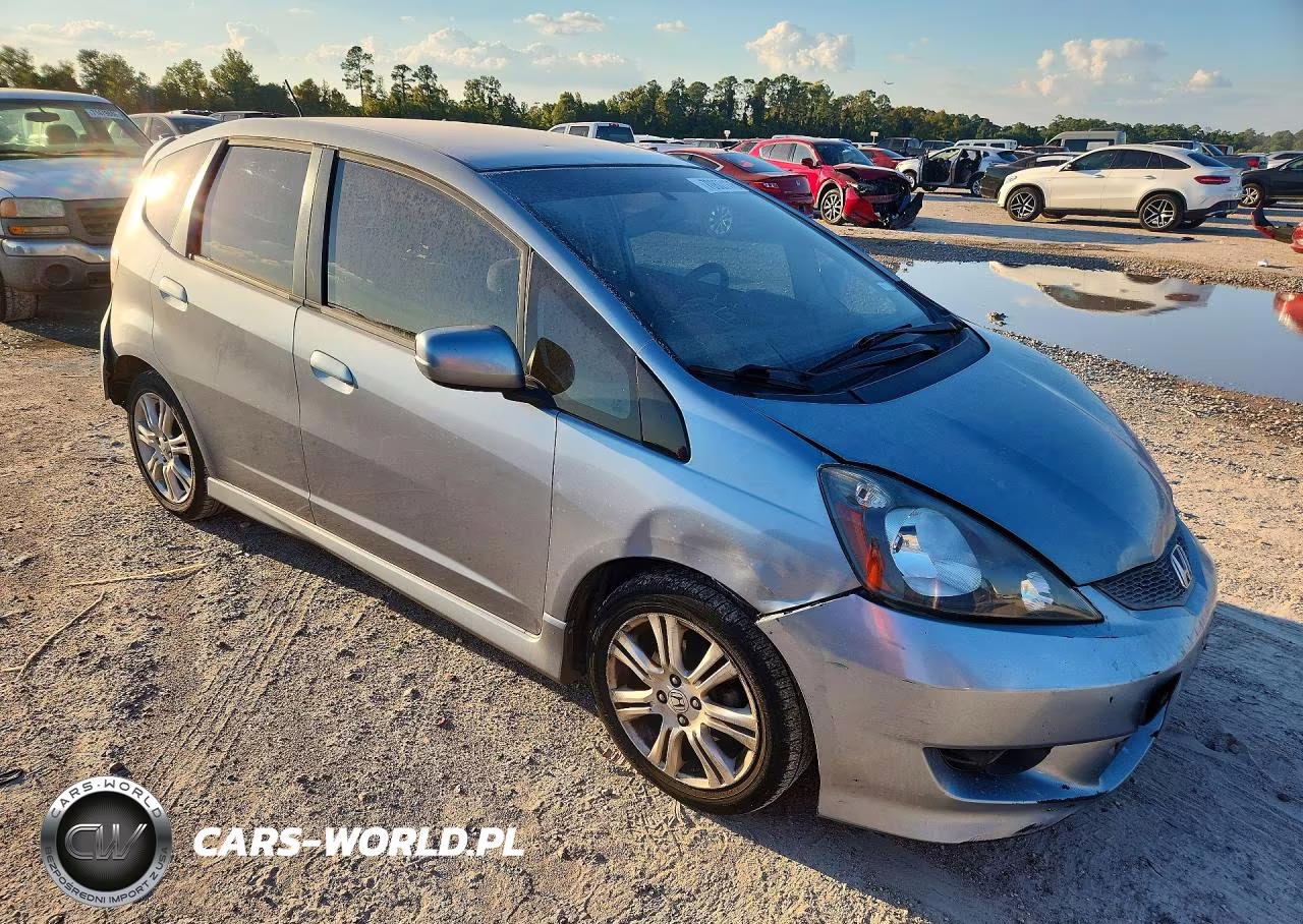 2011 Honda Fit Sport VIN:JHMGE8H55BC024499 - 4