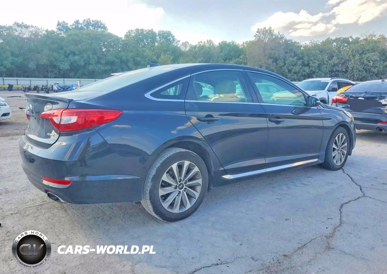 2015 Hyundai Sonata Sport VIN:5NPE34AF2FH032855 - 3