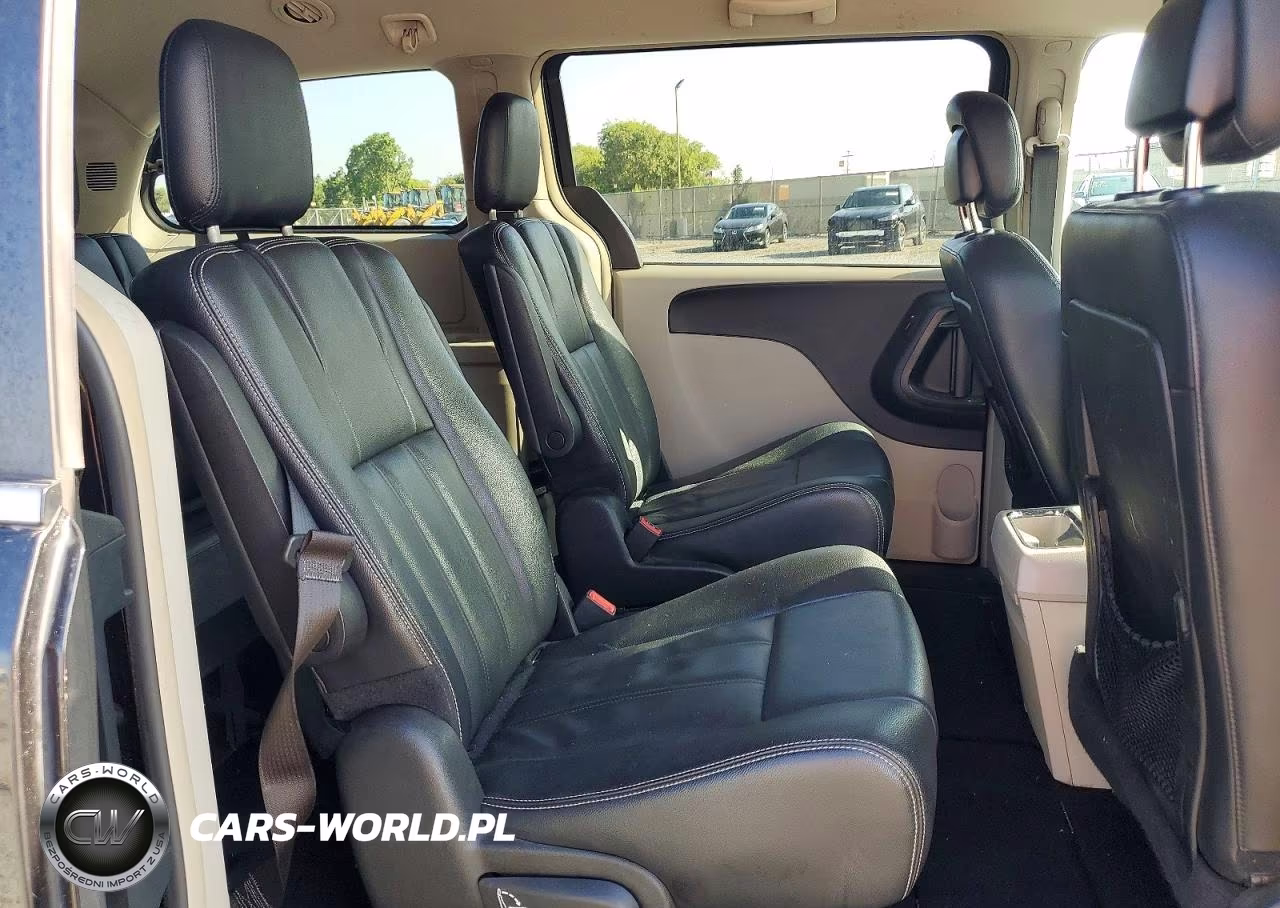 2015 Chrysler Town & Country Touring VIN:2C4RC1BGXFR636731 - 11