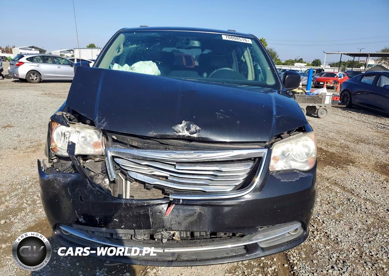 2015 Chrysler Town & Country Touring VIN:2C4RC1BGXFR636731 - 5
