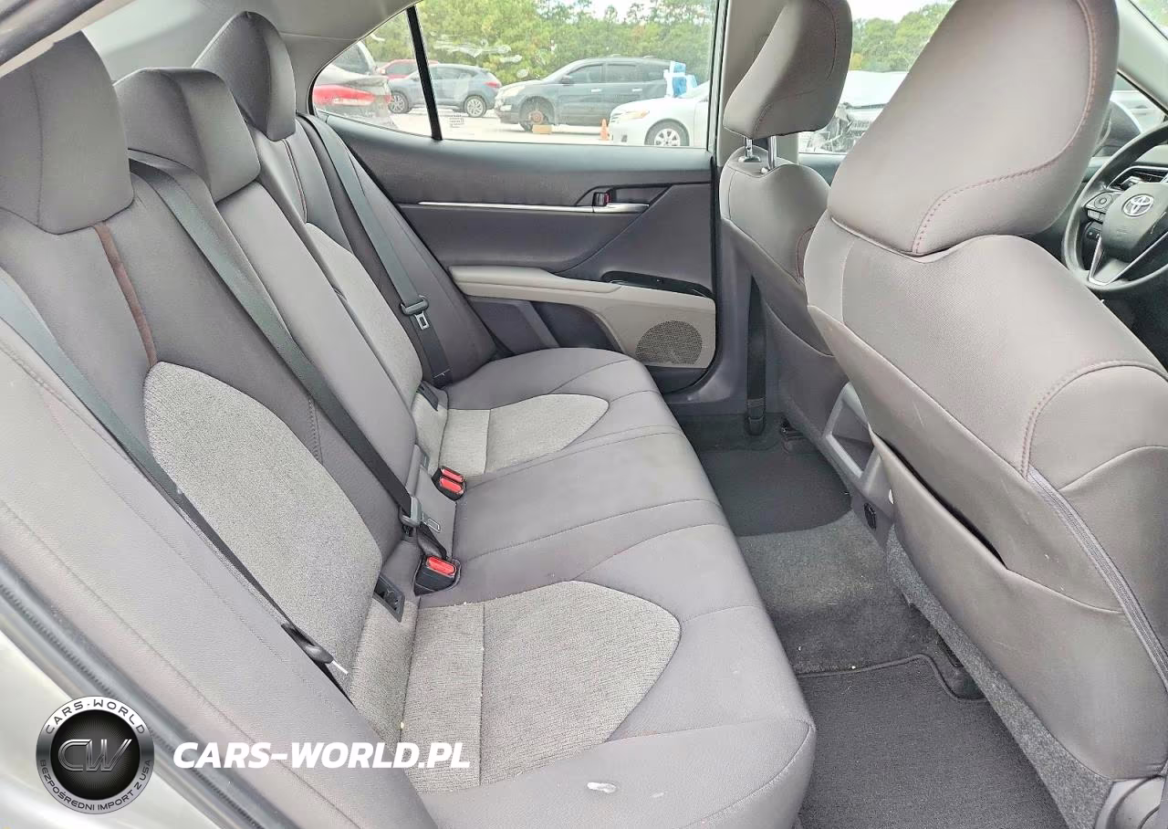2019 Toyota Camry Le VIN:4T1B11HK1KU176080 - 10