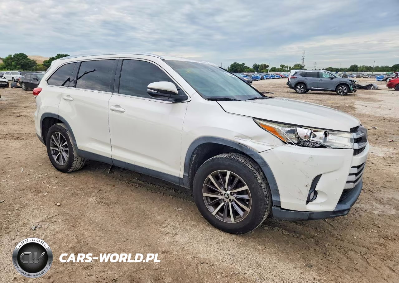 2019 Toyota Highlander Xle VIN:5TDKZRFH8KS554984 - 4