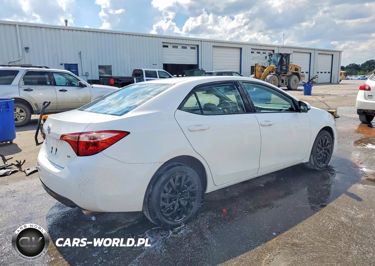 2017 Toyota Corolla Le VIN:2T1BURHE7HC866636 - 3