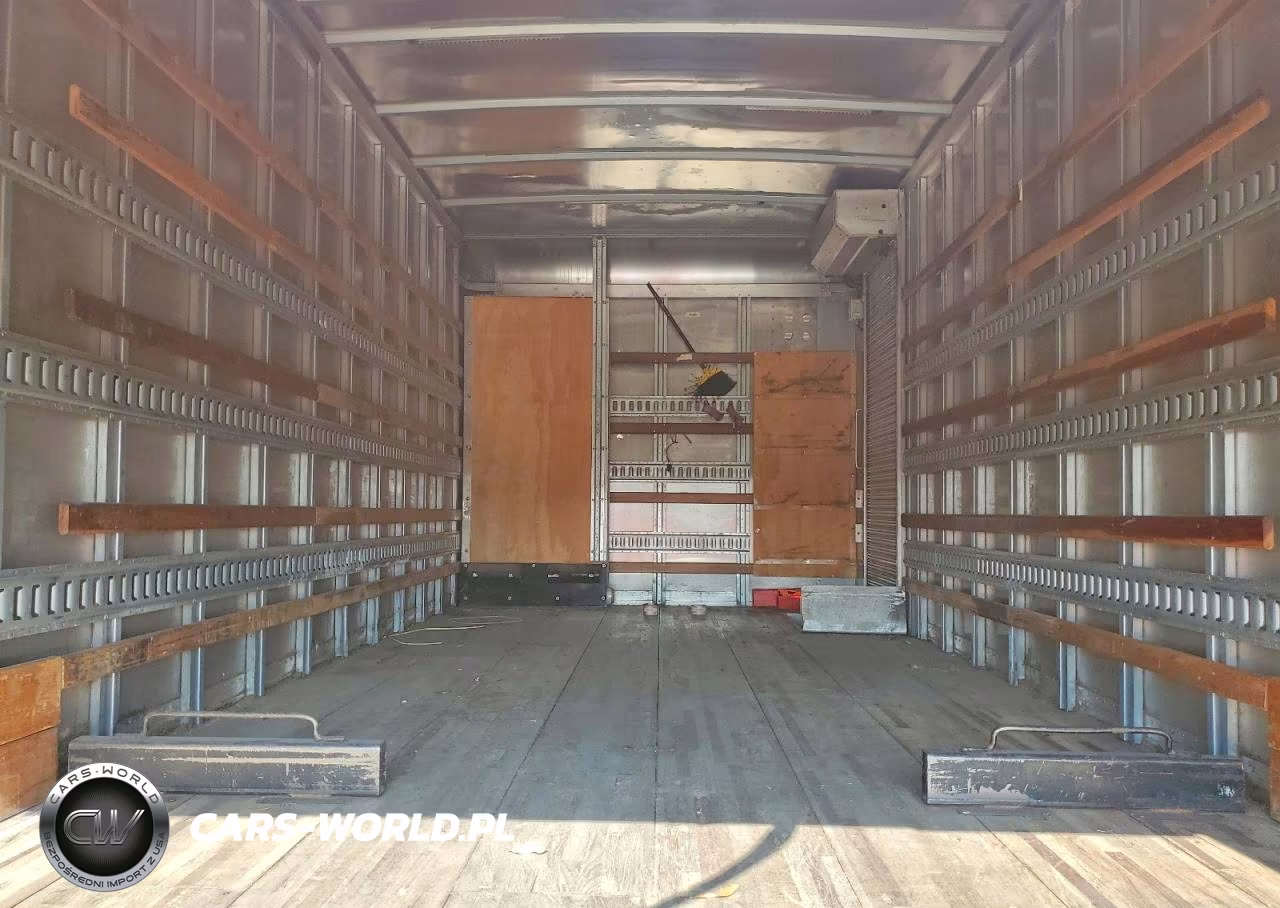 2018 Hino 195 Box Truck VIN:JHHSDM2H1JK006240 - 10