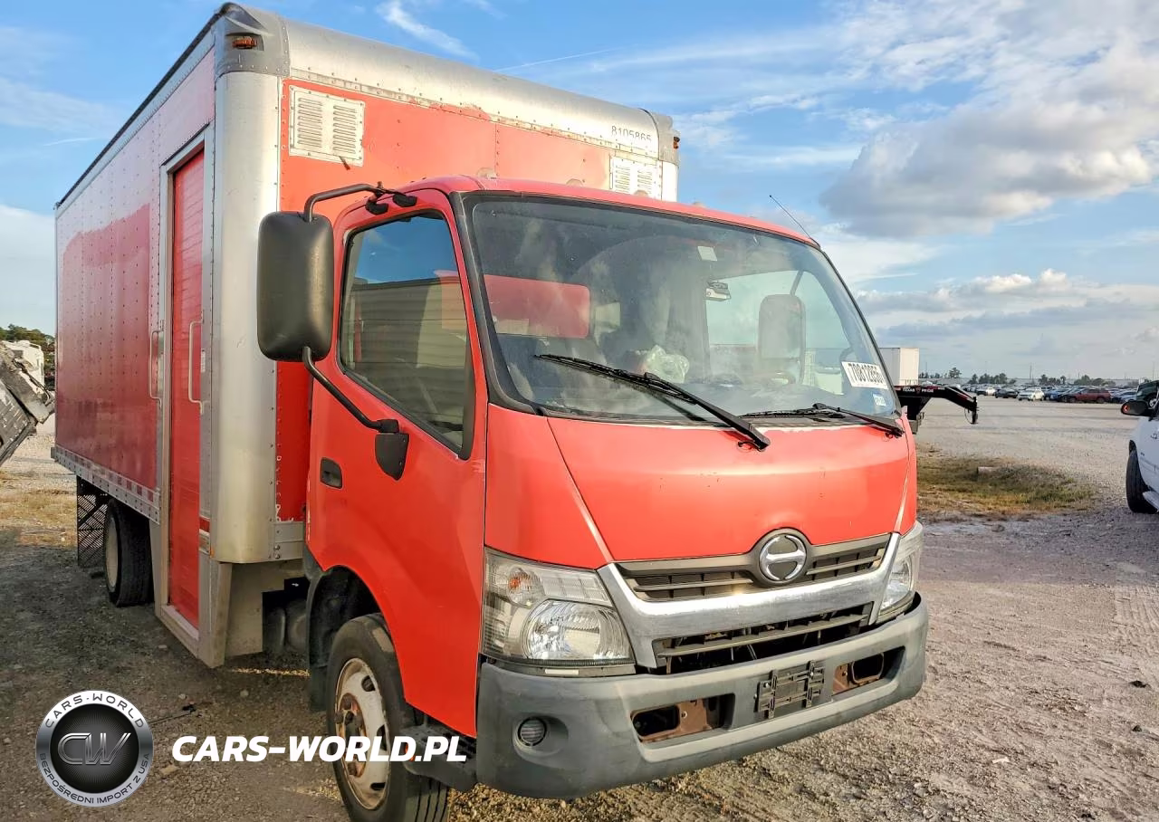 2018 Hino 195 Box Truck VIN:JHHSDM2H1JK006240 - 4