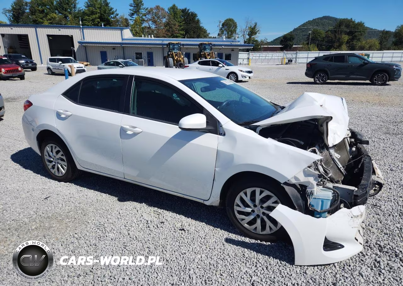 2017 Toyota Corolla Le VIN:2T1BURHE9HC767803 - 4