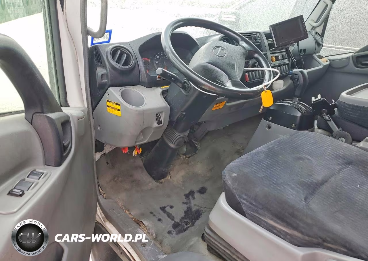 2018 Hino 195 Box Truck VIN:JHHSDM2H6JK006234 - 8