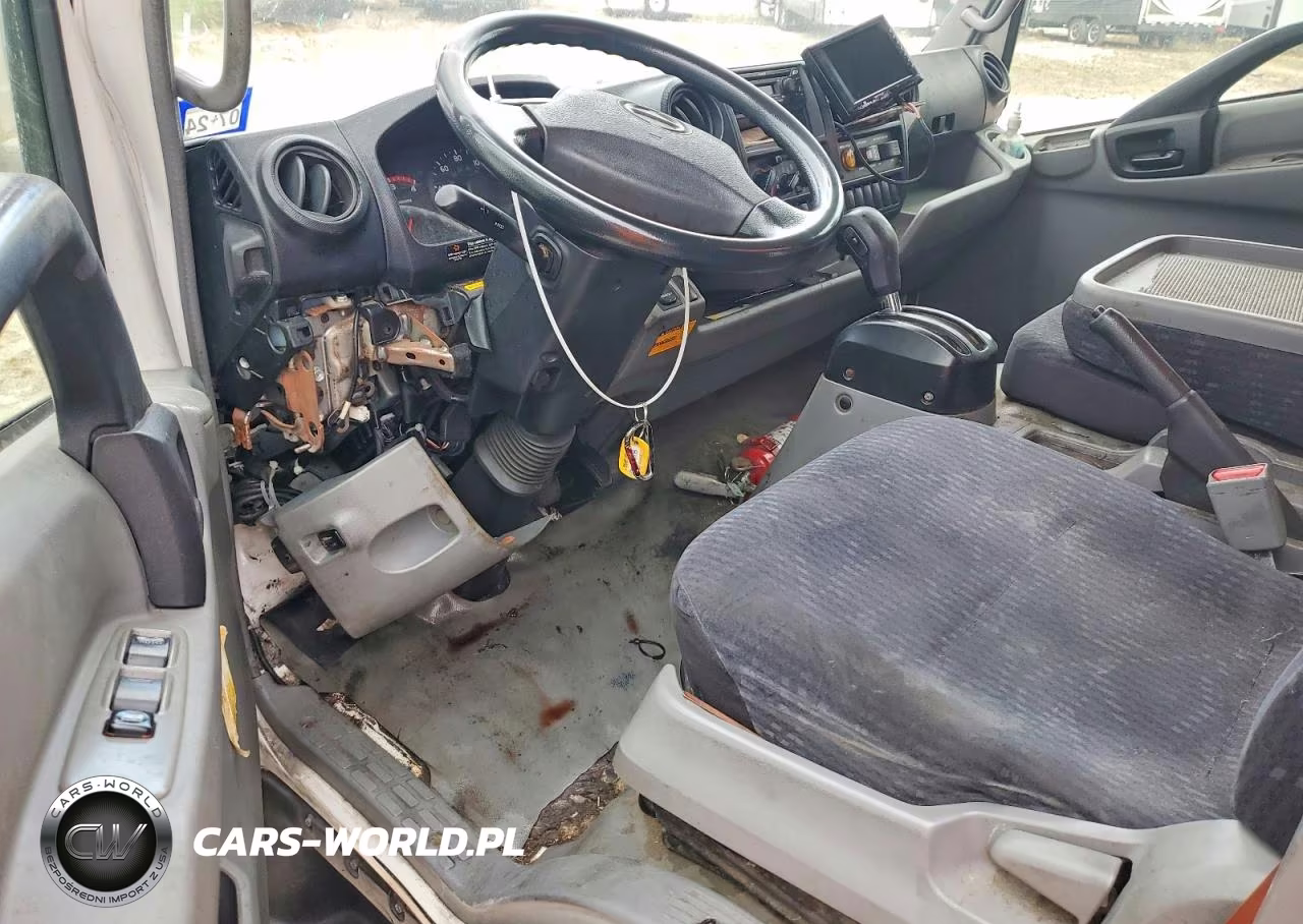 2018 Hino 195 Box Truck VIN:JHHSDM2H4JK006183 - 8