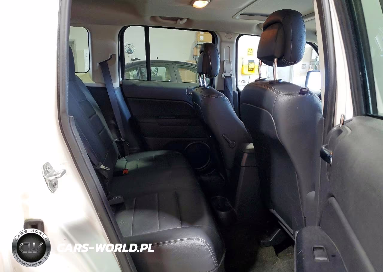 2016 Jeep Patriot Latitude VIN:1C4NJRFB7GD696679 - 11