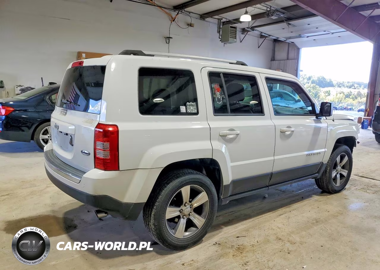 2016 Jeep Patriot Latitude VIN:1C4NJRFB7GD696679 - 3
