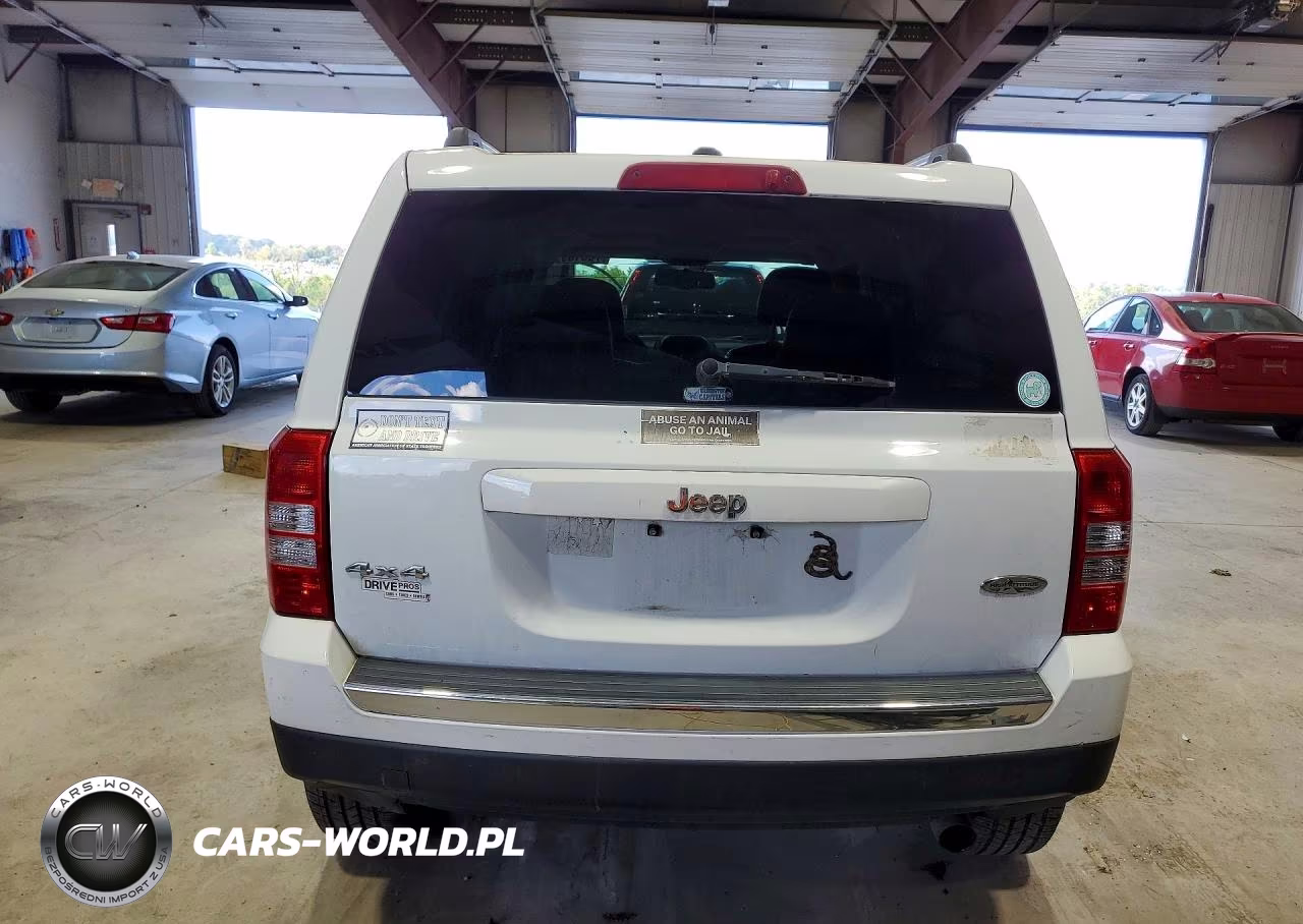 2016 Jeep Patriot Latitude VIN:1C4NJRFB7GD696679 - 6