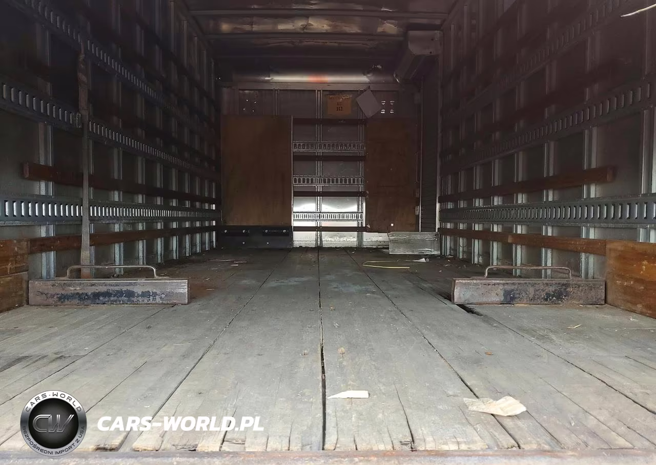2018 Hino 195 Box Truck VIN:JHHSDM2H5JK006189 - 10