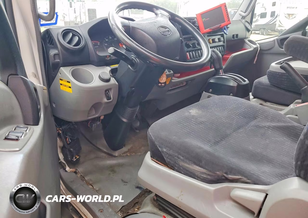 2018 Hino 195 Box Truck VIN:JHHSDM2H5JK006189 - 8