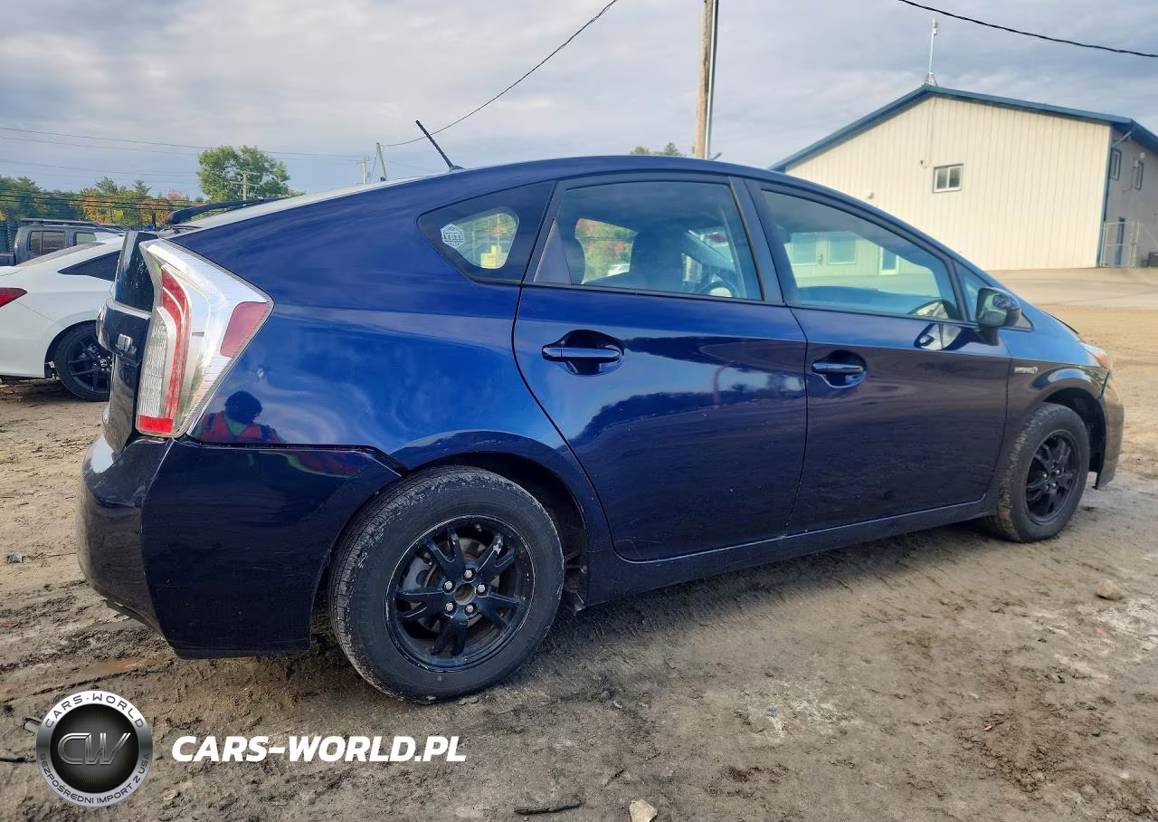 2013 Toyota Prius Two VIN:JTDKN3DU1D1676000 - 3