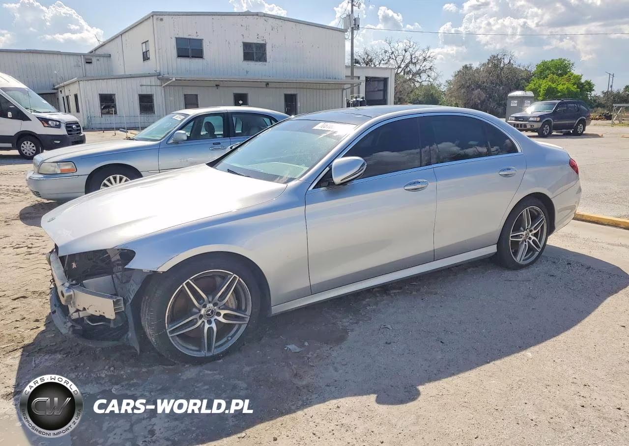 2017 Mercedes-Benz E 300 – zdjęcie 1 z 13