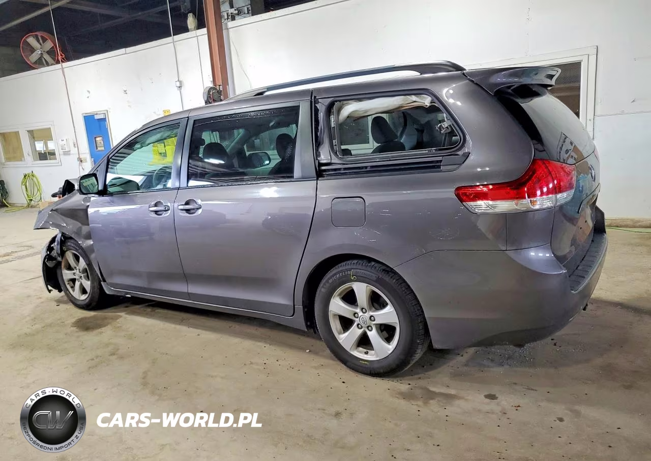 2014 Toyota Sienna Le VIN:5TDKK3DCXES471733 - 2