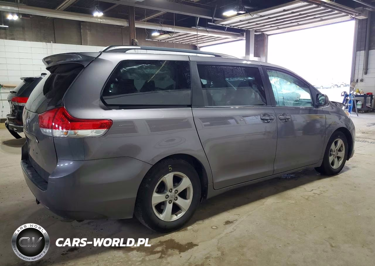 2014 Toyota Sienna Le VIN:5TDKK3DCXES471733 - 3