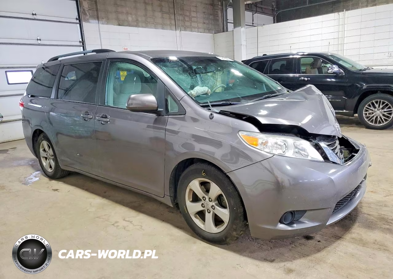 2014 Toyota Sienna Le VIN:5TDKK3DCXES471733 - 4