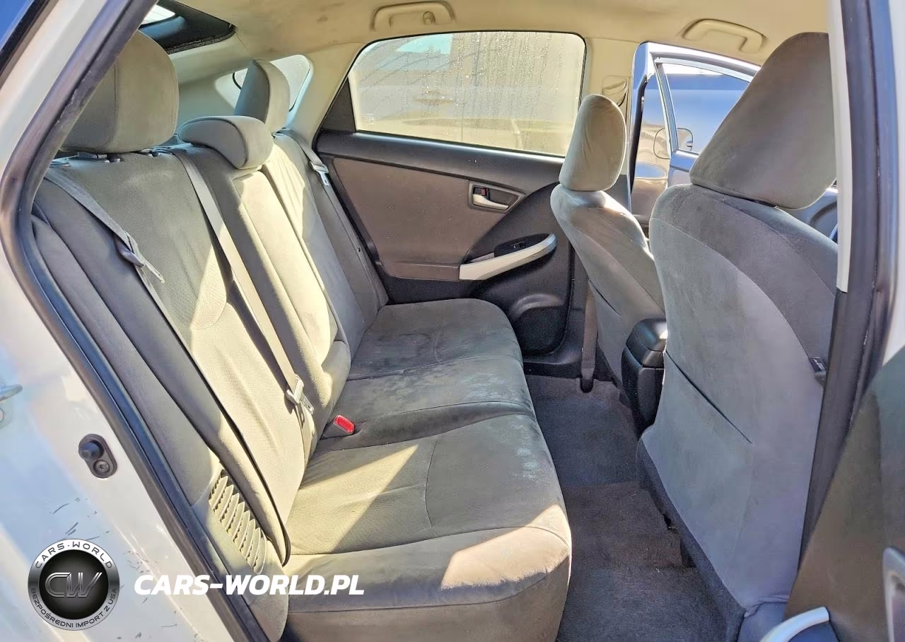 2015 Toyota Prius Two VIN:JTDKN3DU2F0450623 - 10