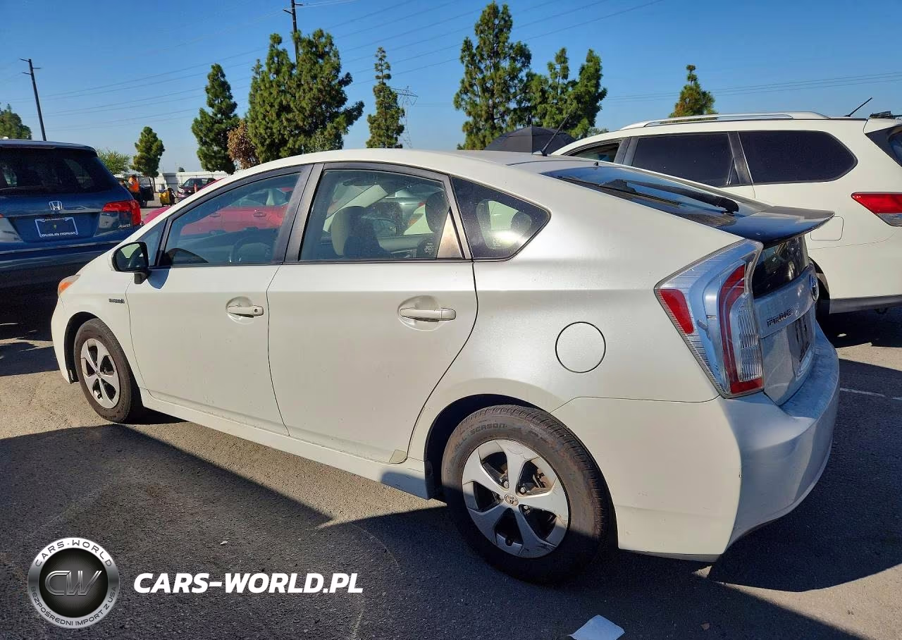 2015 Toyota Prius Two VIN:JTDKN3DU2F0450623 - 2