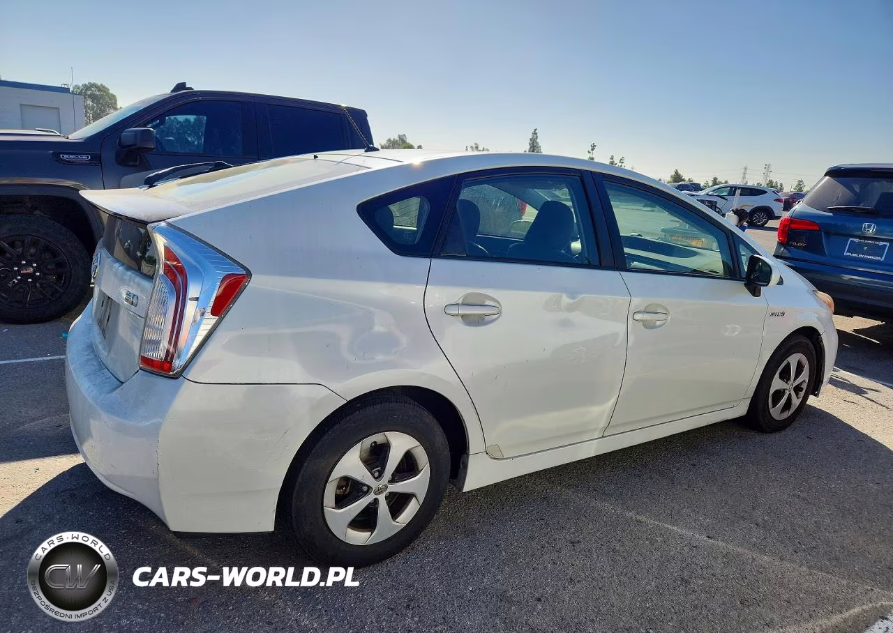 2015 Toyota Prius Two VIN:JTDKN3DU2F0450623 - 3